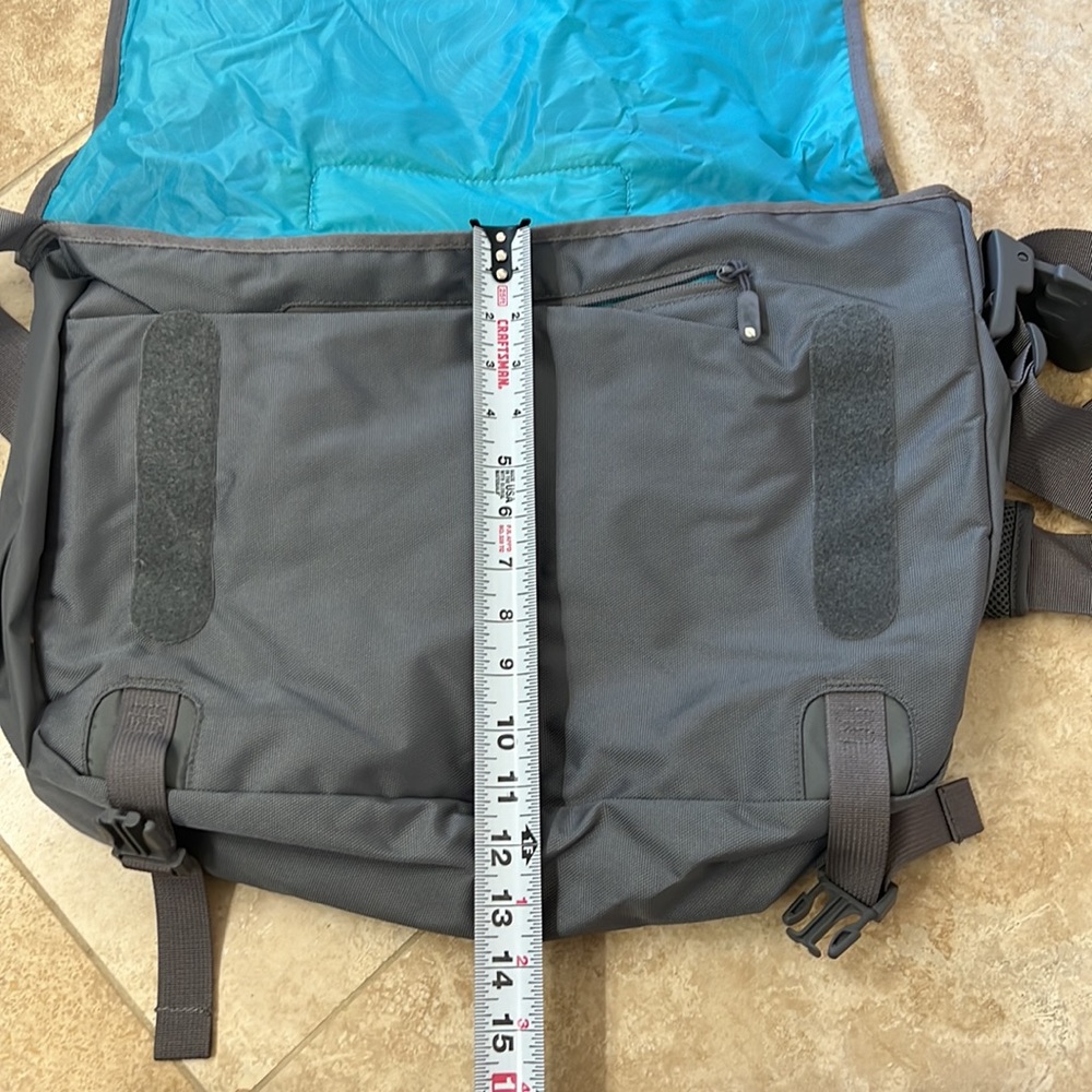 Incase large crossbody - Picture 7 of 8